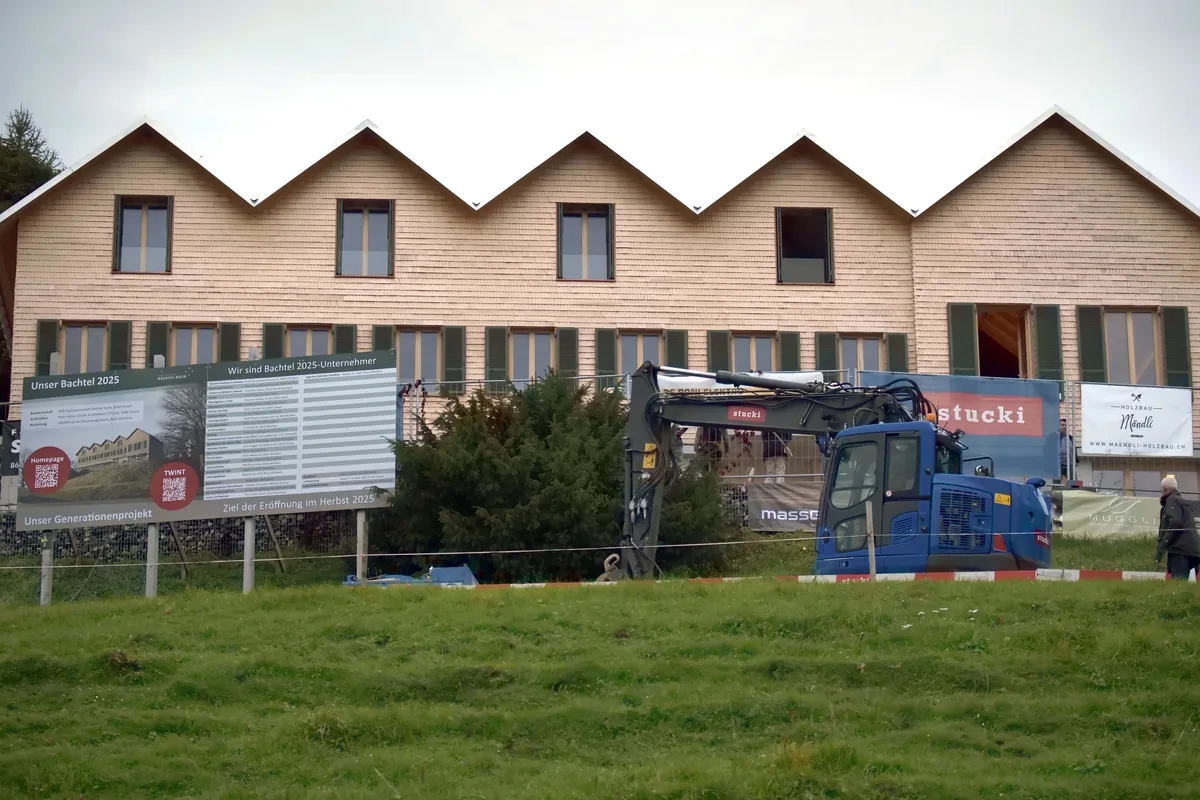 Besichtigung der Baustelle des umgebauten Restaurants Bachtel-Kulm.